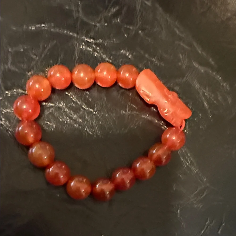 Carnelian Beaded Bracelet with carved figure - Picture 5 of 5